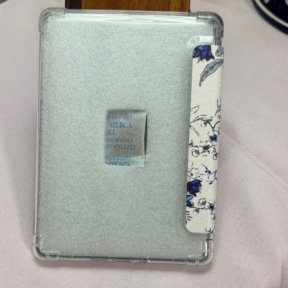 Kindle Paperwhite Kindle Case Floral White & Blue Pattern - Picture 3 of 5